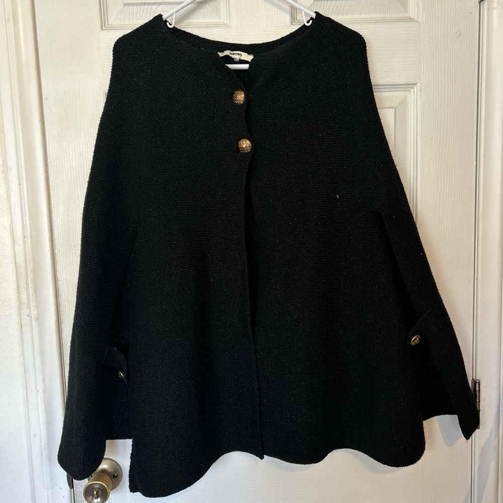 Elegant Black Women's Sweater Cape